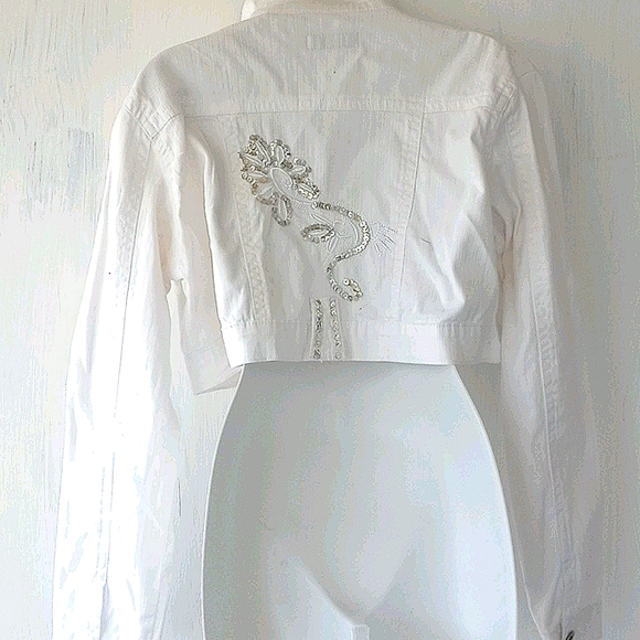 Jean jacket fit like large - Picture 3 of 5